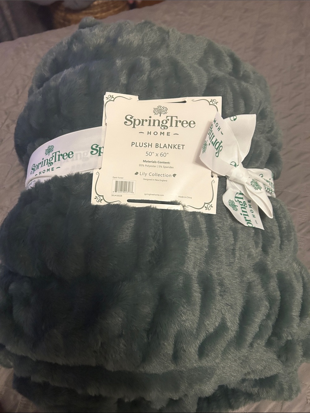 Super Soft Luxurious Plush Blanket - Dark Green